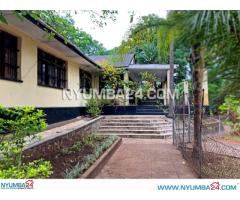 Spacious 3 bedroom House with Pool in Sunnyside Blantyre
